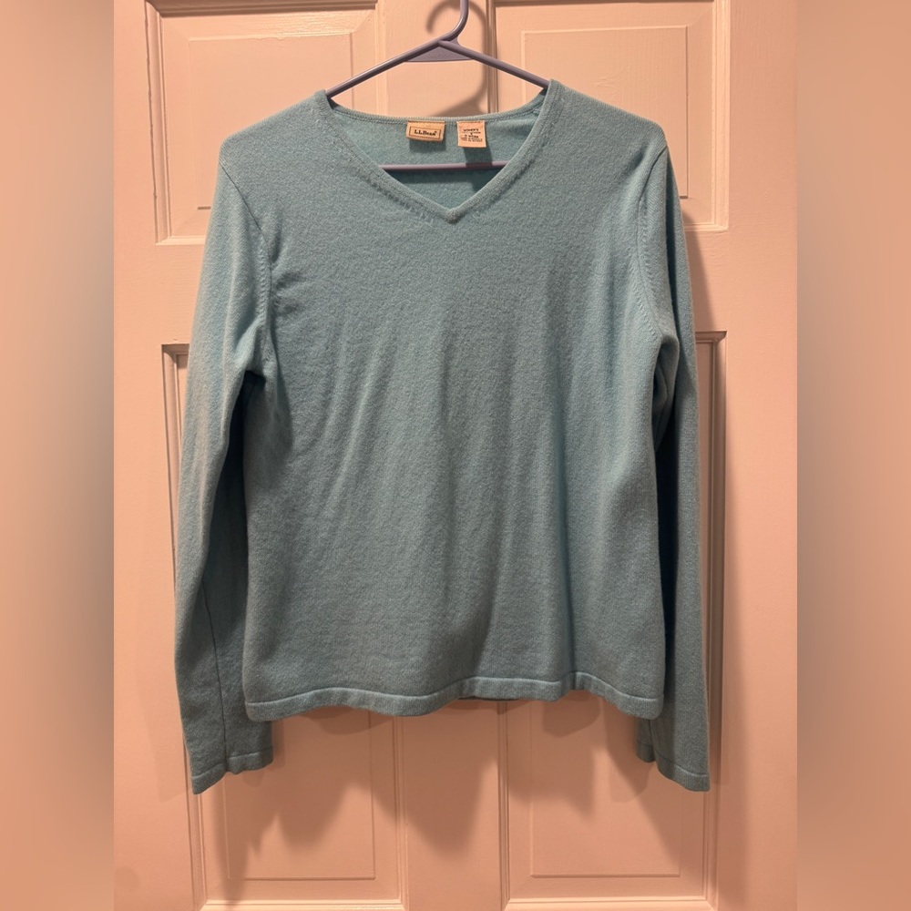 Vintage L.L. Bean Women’s Sky Blue V-Neck 100% Cashmere Sweater